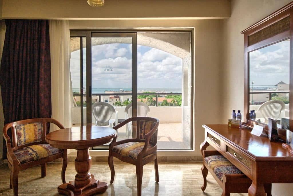 rooms-deluxe-room-lagoon-sunset-view