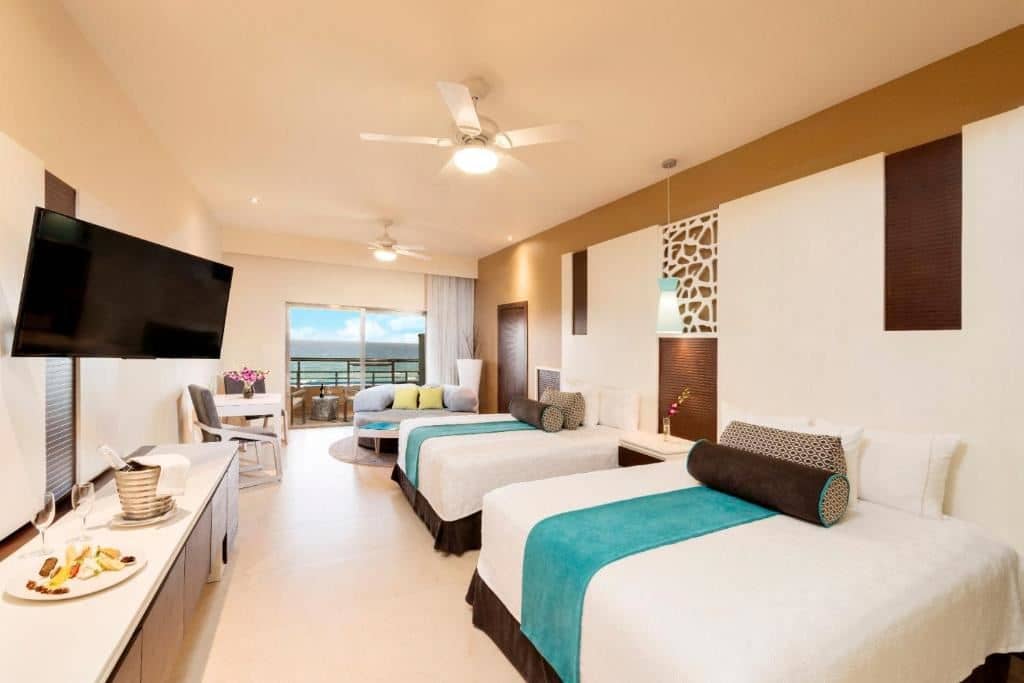 rooms-oceanfront-swim-up-suite