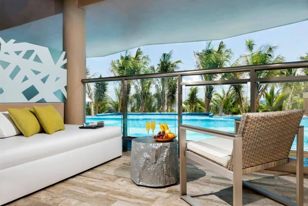 rooms-oceanfront-pool-swim-up-suite