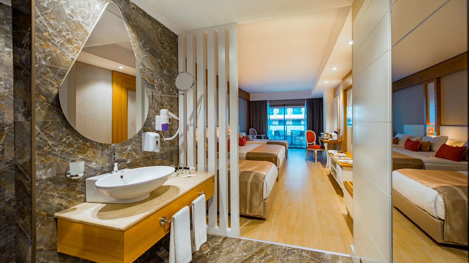 rooms-coral-room