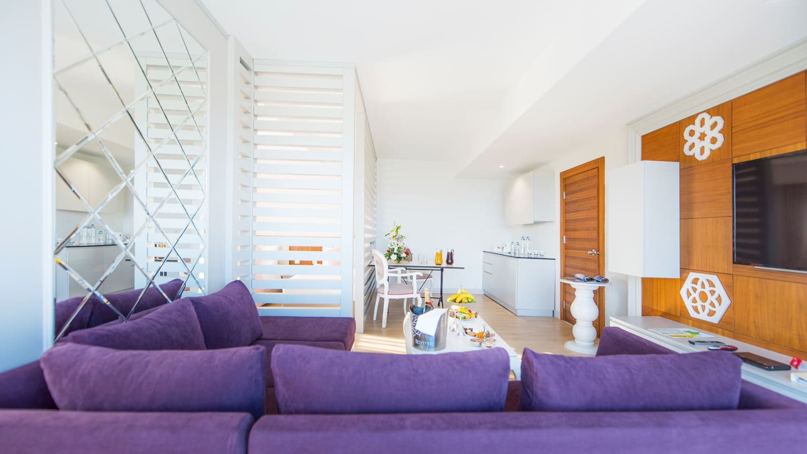 rooms-king-suit-2-bedrooms