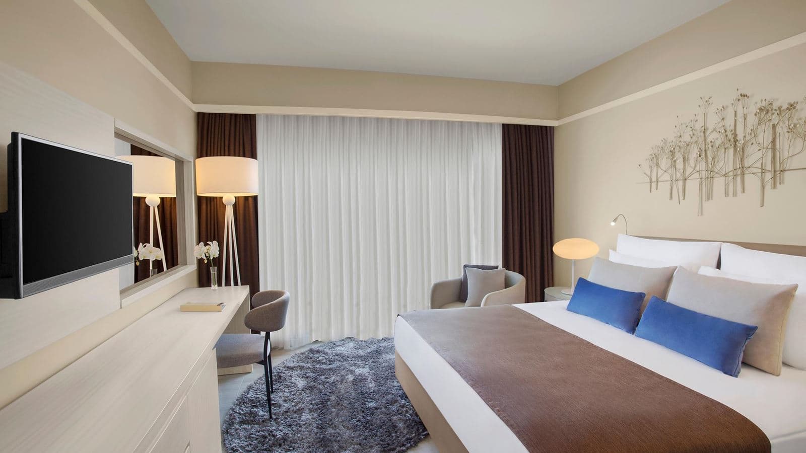 rooms-family-room-garden-view