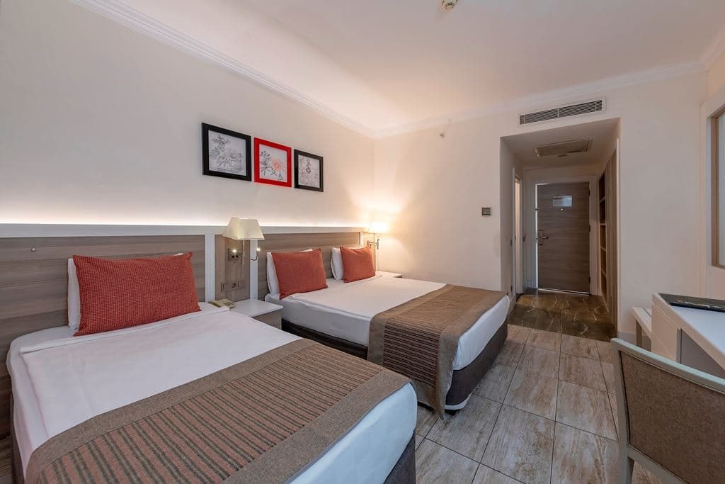 rooms-coral-room