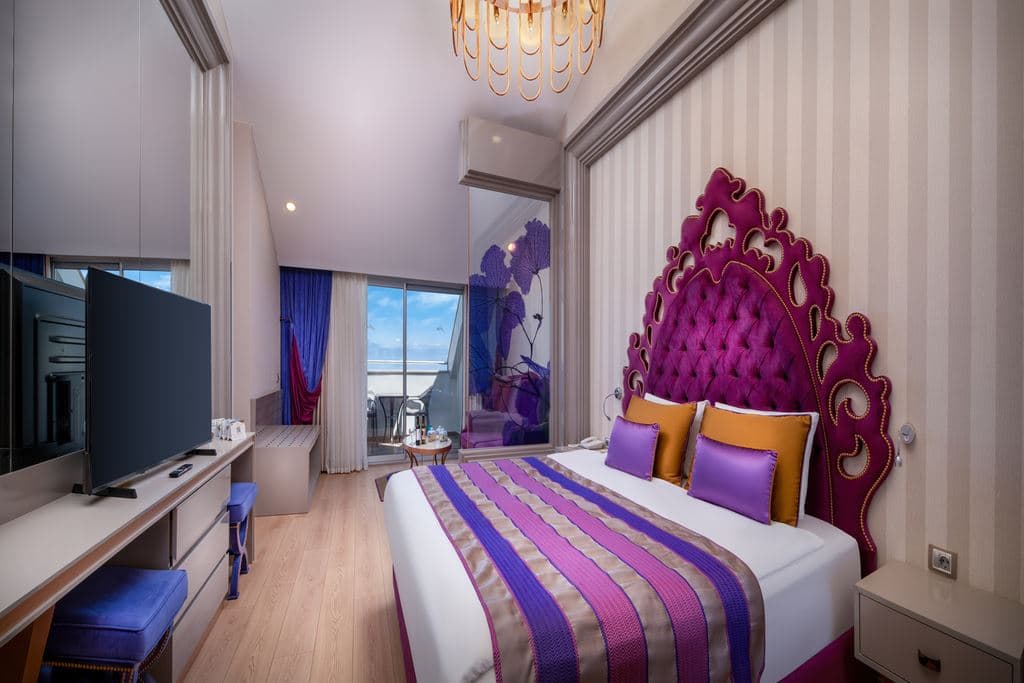 rooms-be-romantic-superior-room-land-view