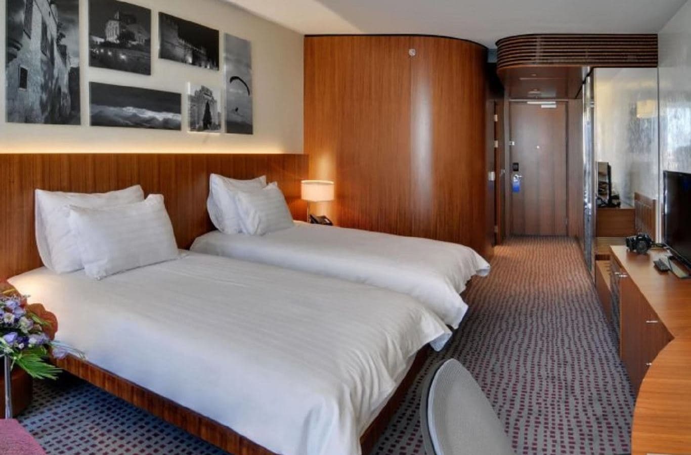 rooms-deluxe-room