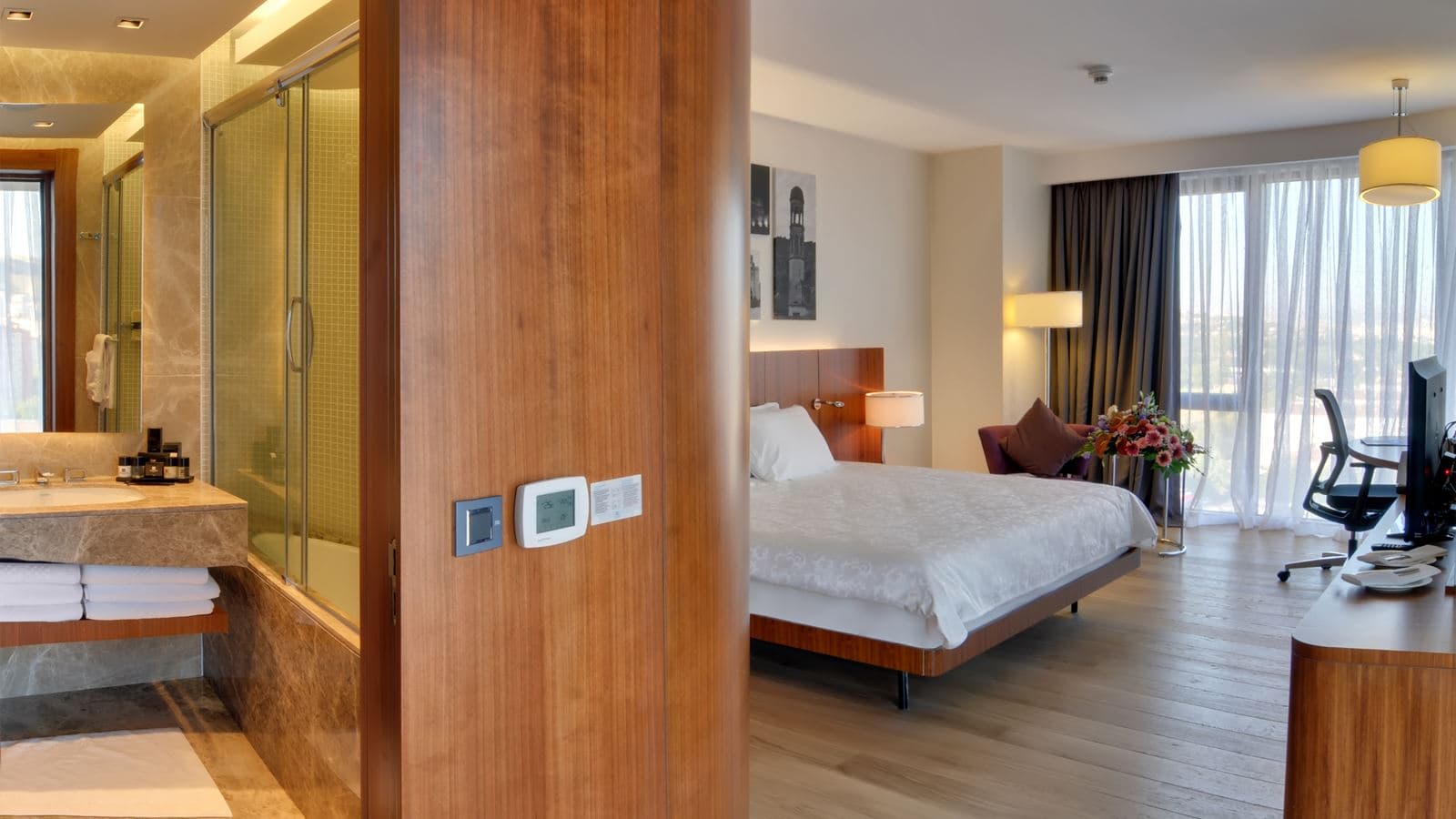 rooms-deluxe-room