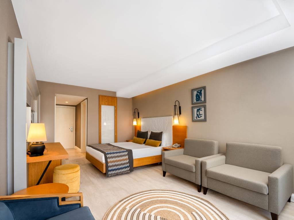 rooms-superior-room-land-view
