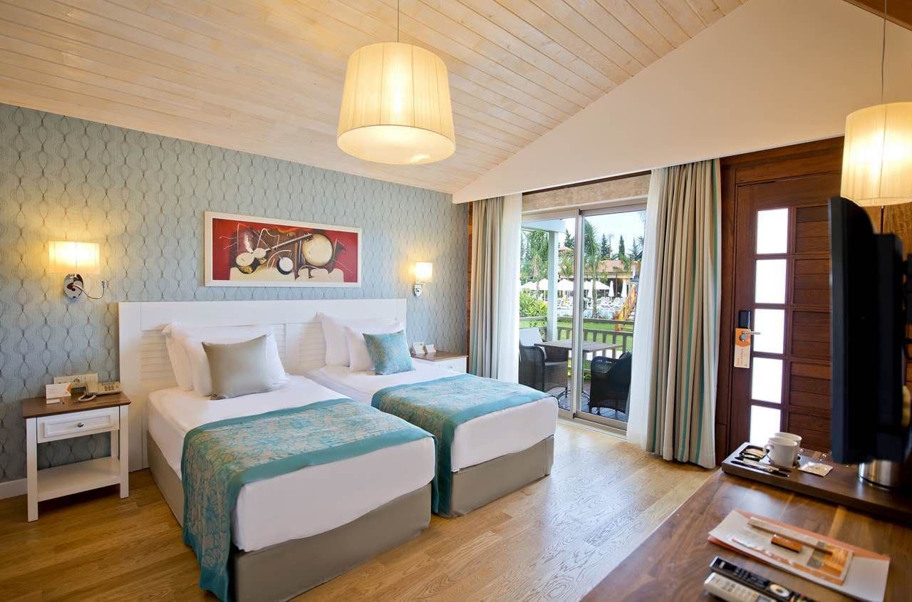 rooms-orange-family-connection-suite