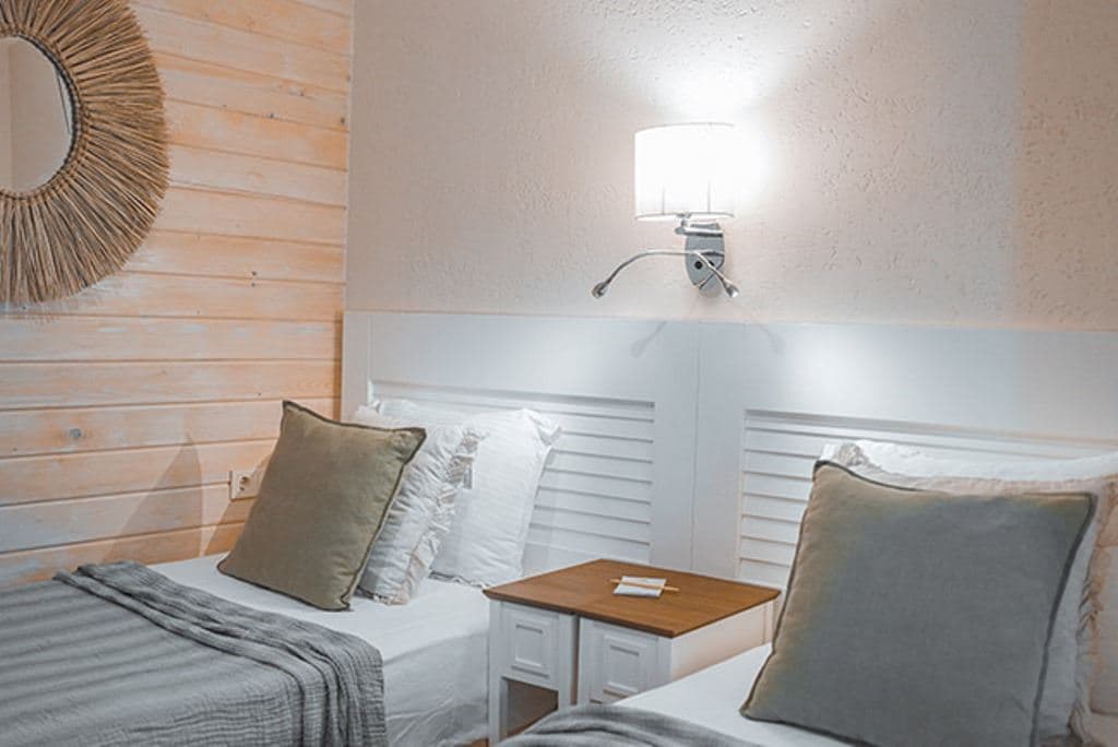 rooms-kumquat-room