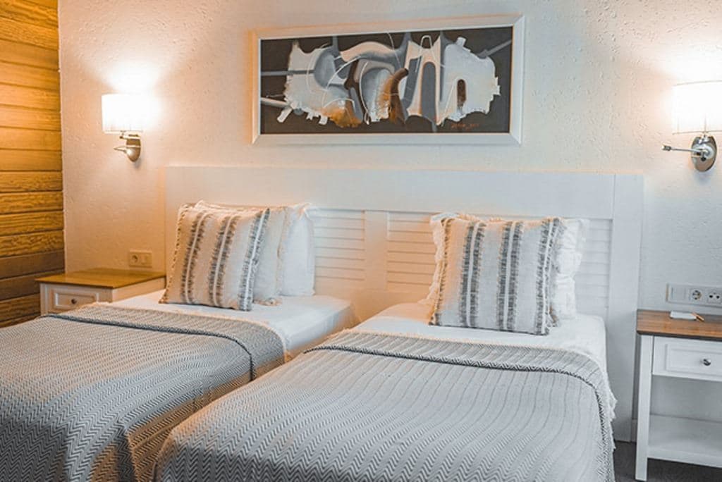 rooms-kumquat-room