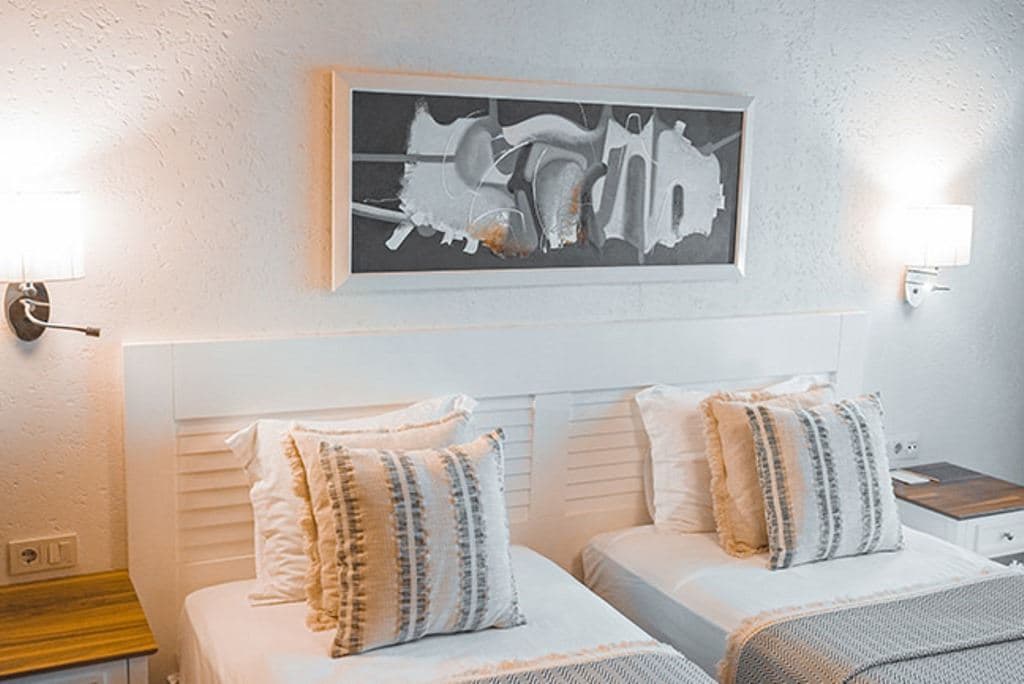 rooms-kumquat-room