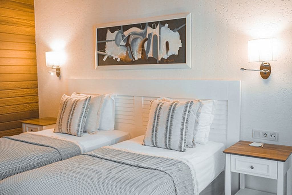 rooms-kumquat-room