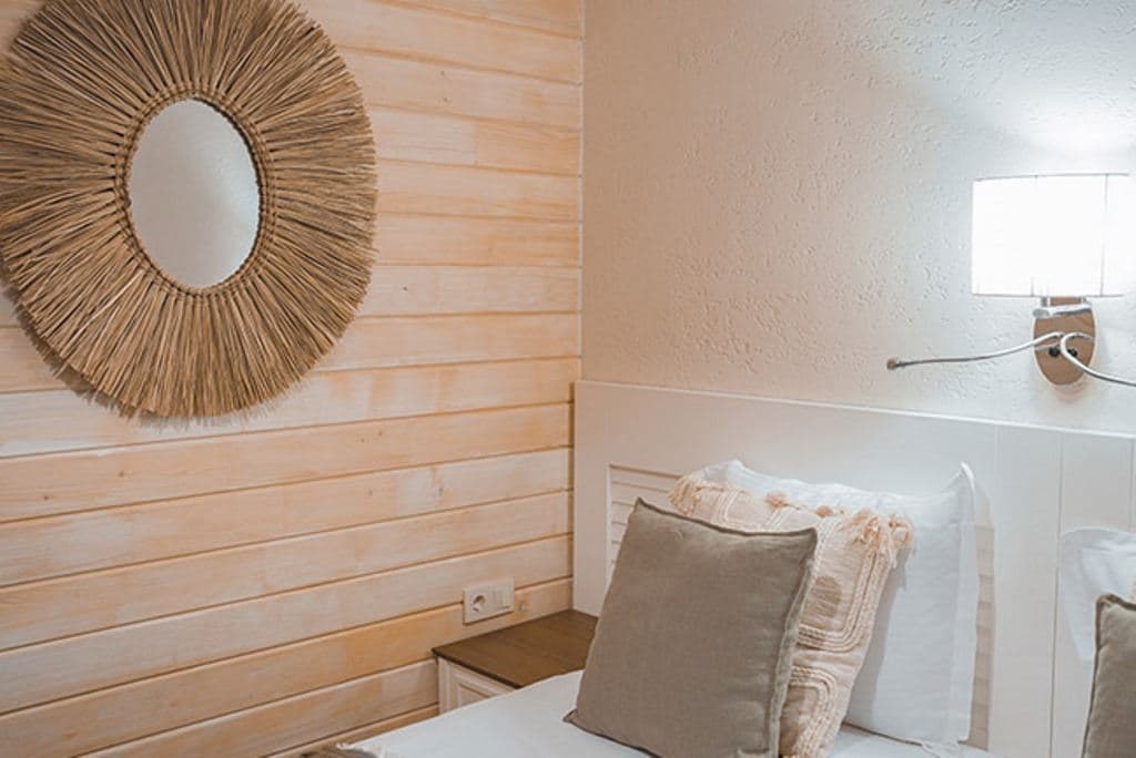 rooms-kumquat-room