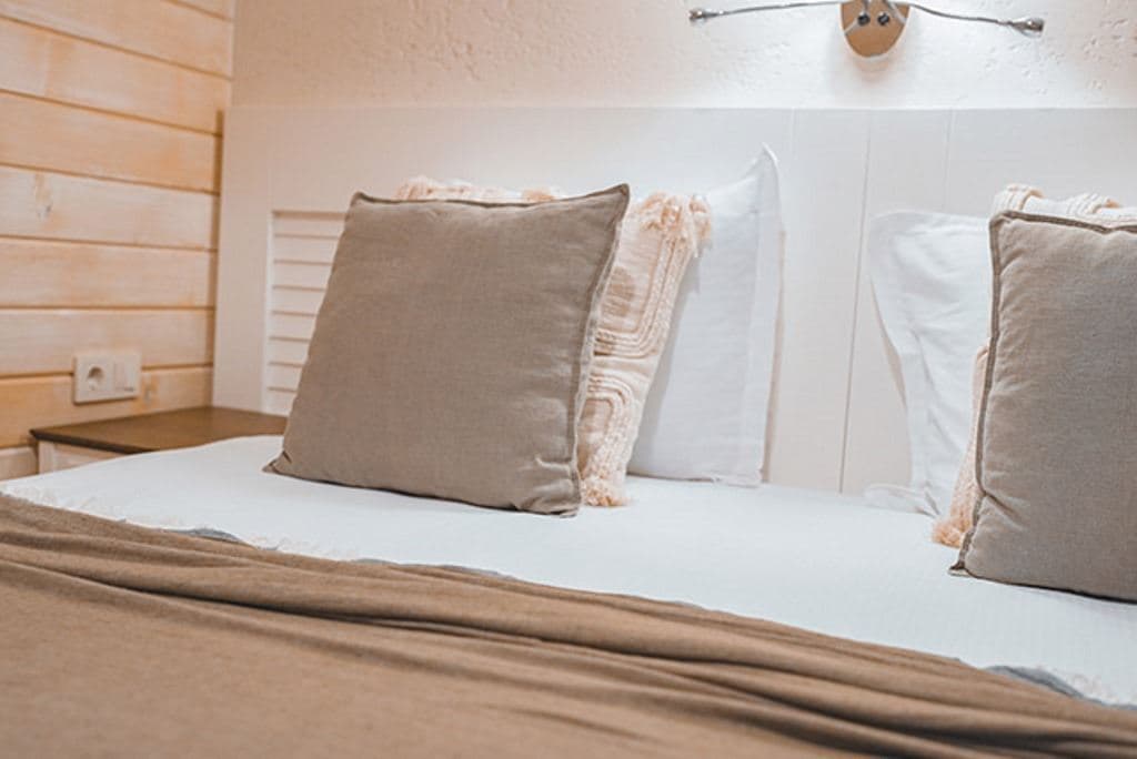 rooms-kumquat-room