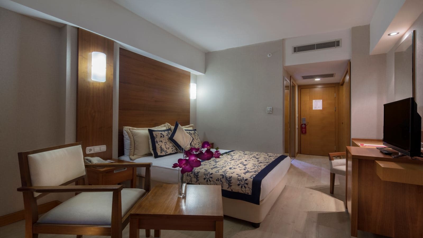 rooms-standard-room-side-sea-view-with-balcony
