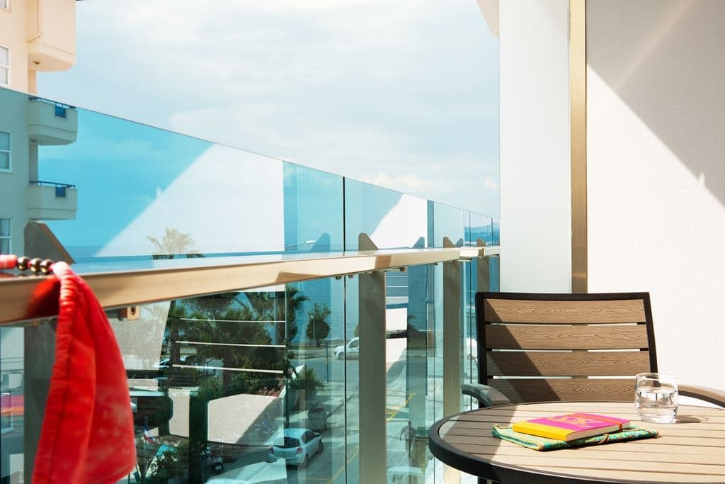 rooms-standard-room-side-sea-view