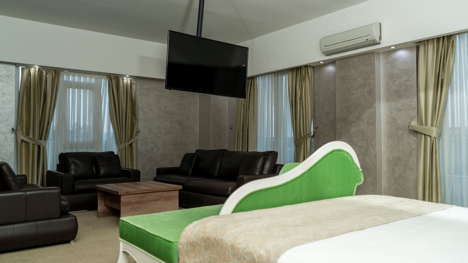 rooms-prince-suite