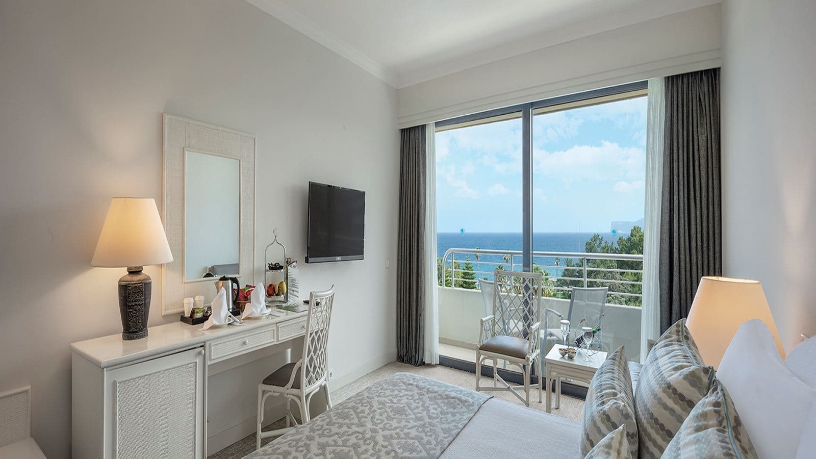rooms-main-building-standard-room-sea-view
