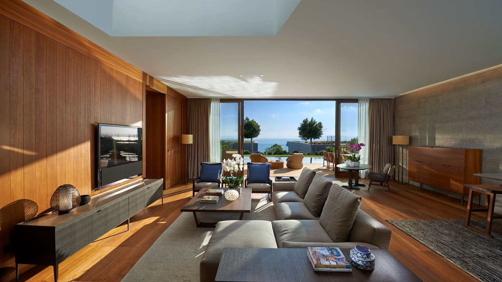 rooms-mediterranean-villa-with-pool