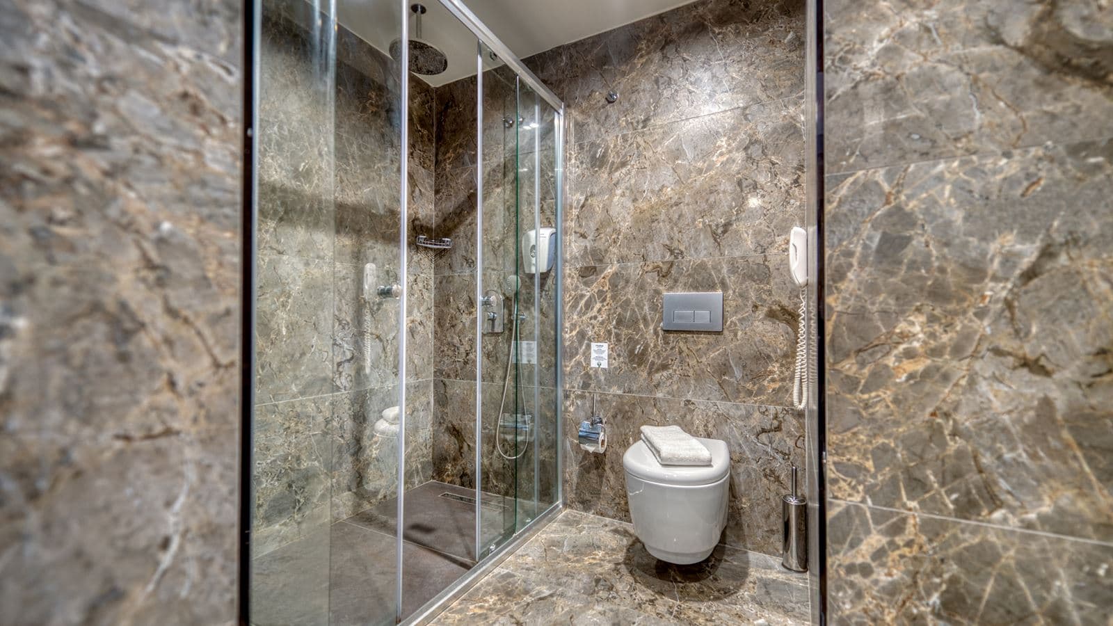 rooms-superior-room