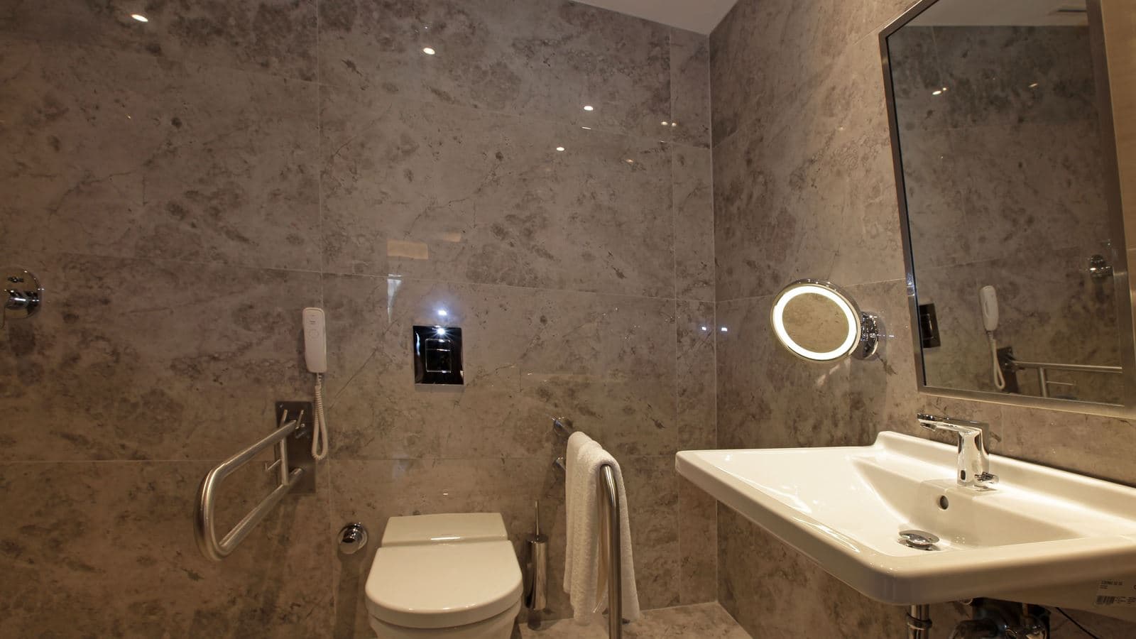 rooms-superior-room