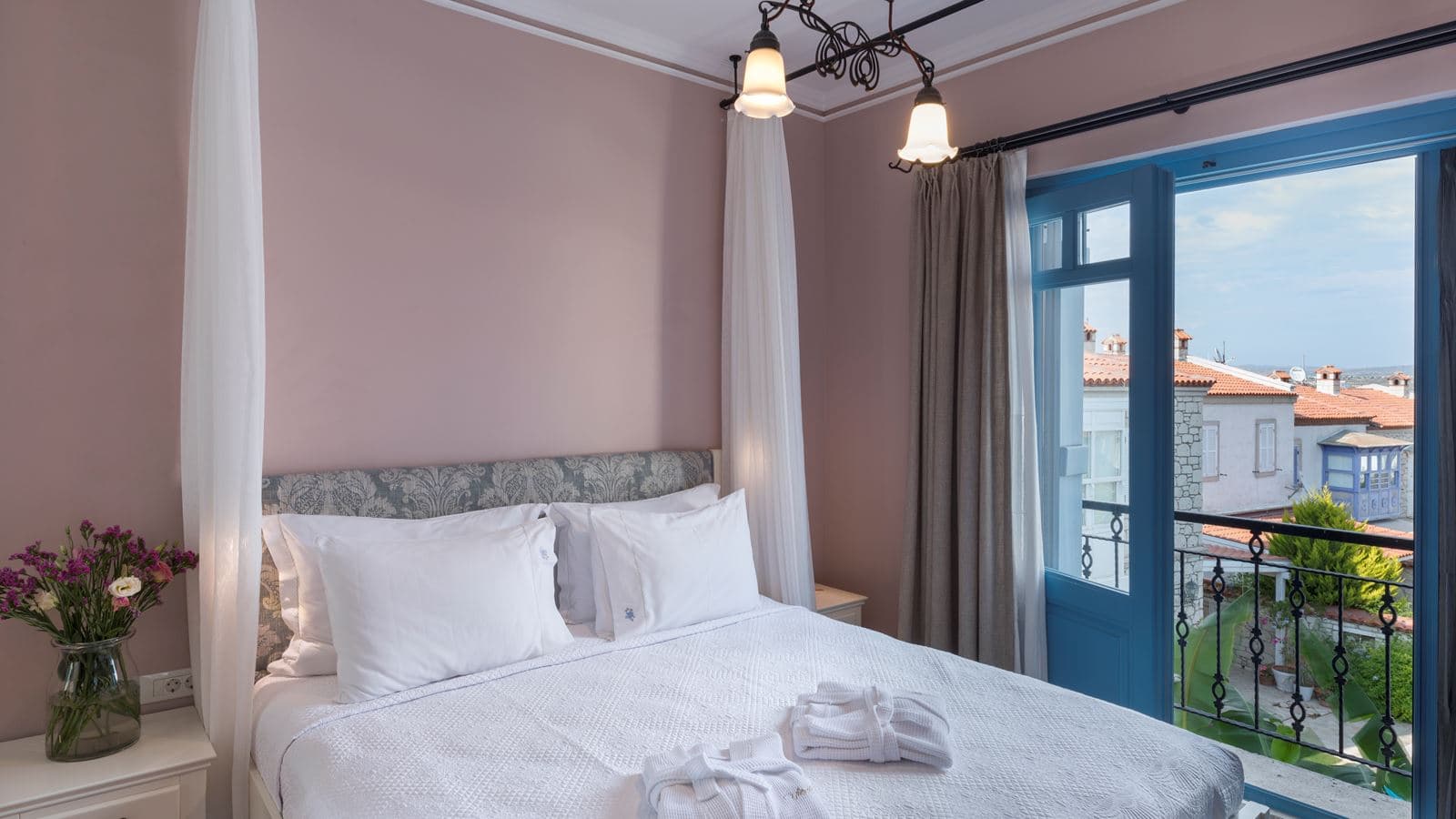 rooms-deluxe-room