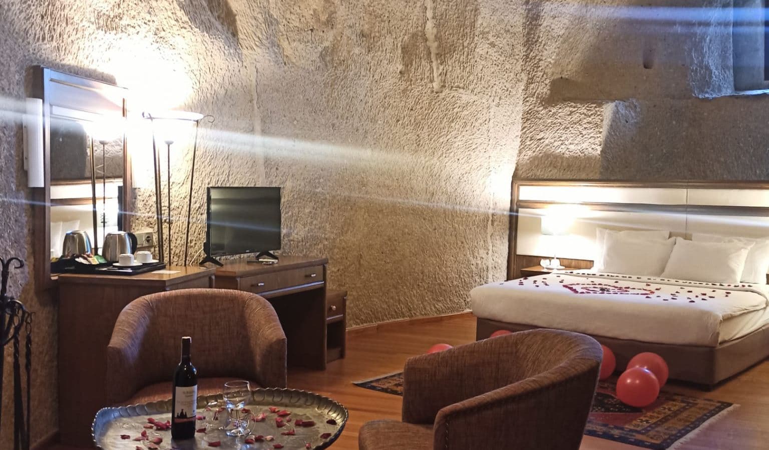 rooms-cave-suit