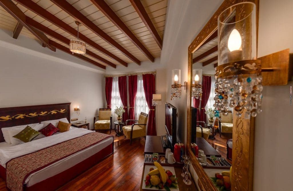 rooms-deluxe-room
