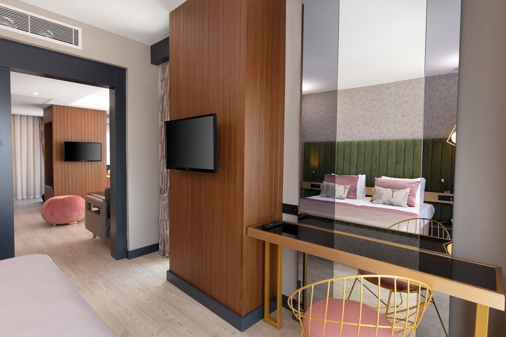 rooms-suite-room
