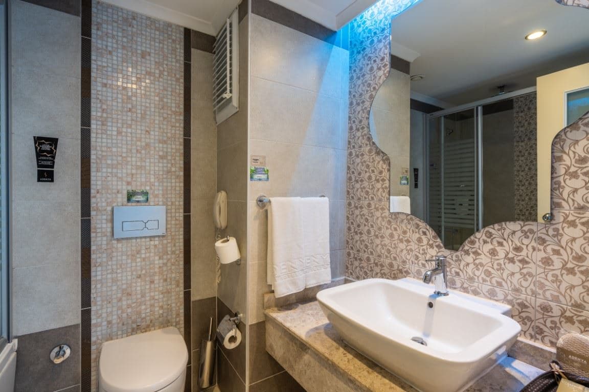 rooms-aile-odasi-kara-manzarali