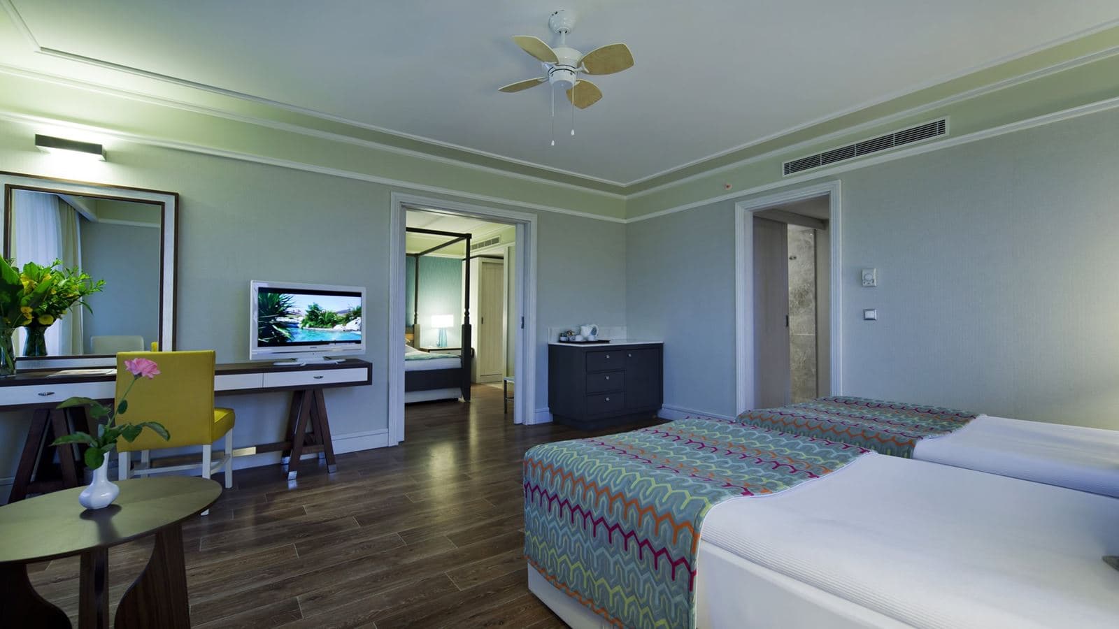 rooms-large-family-room