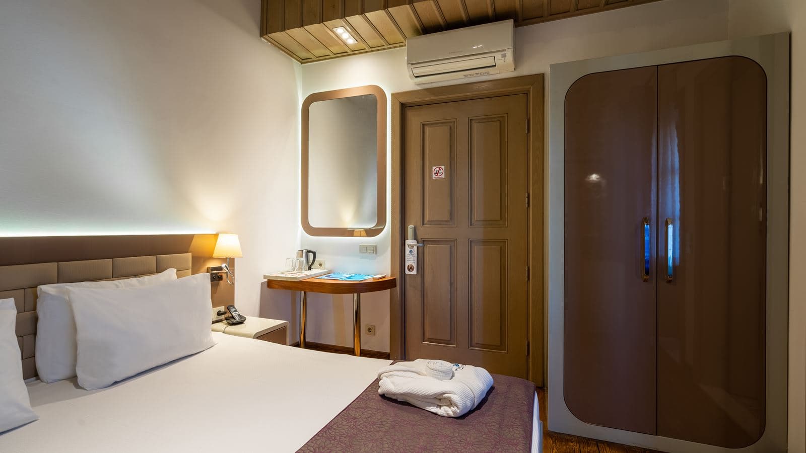 rooms-family-room