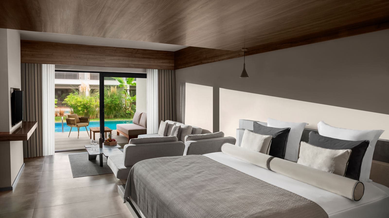rooms-studio-swim-up
