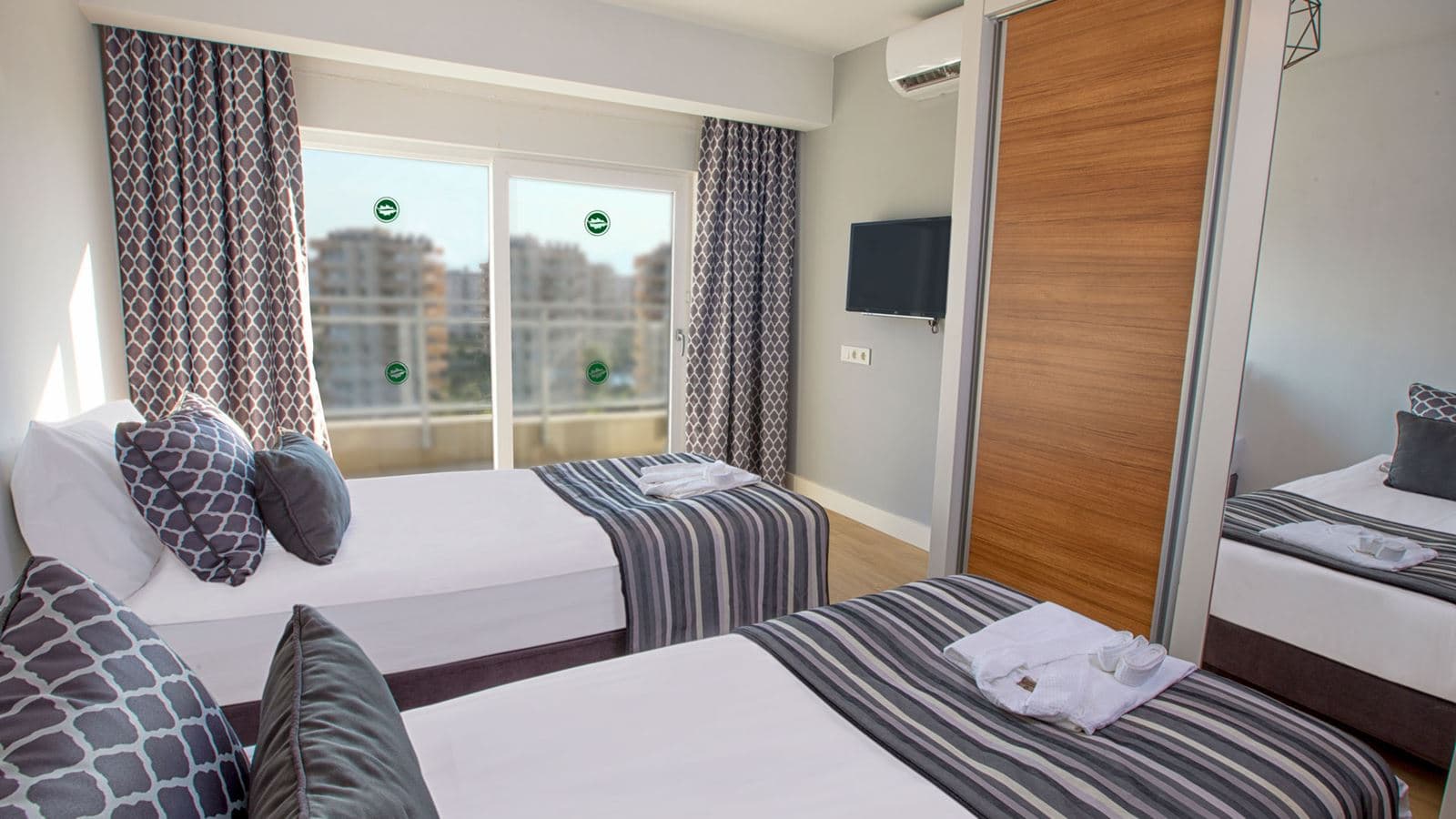 rooms-deluxe-suite