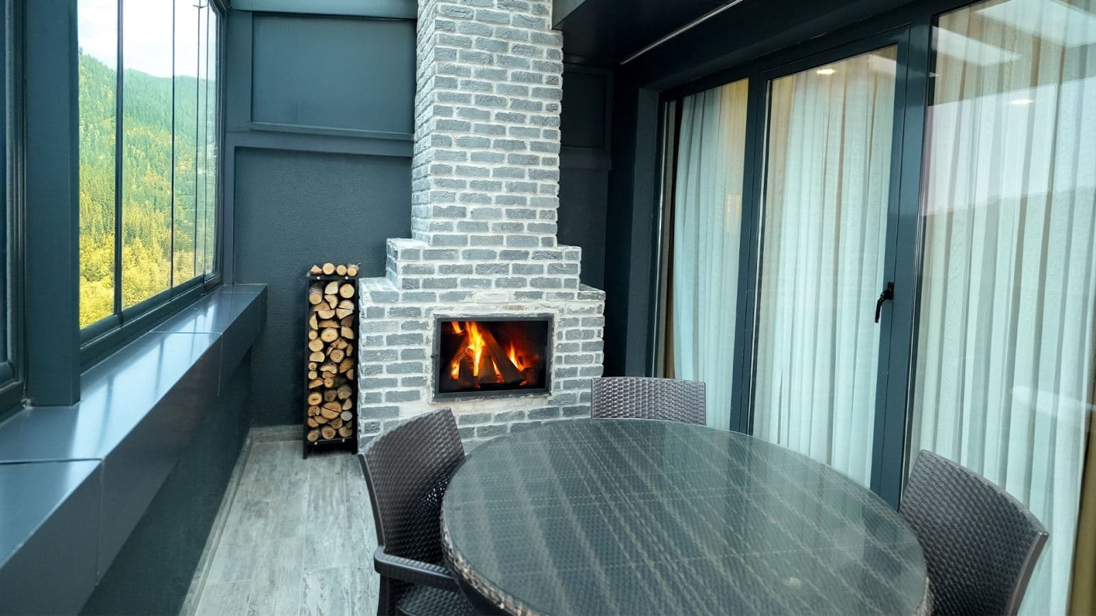 rooms-terrace-suit-oda