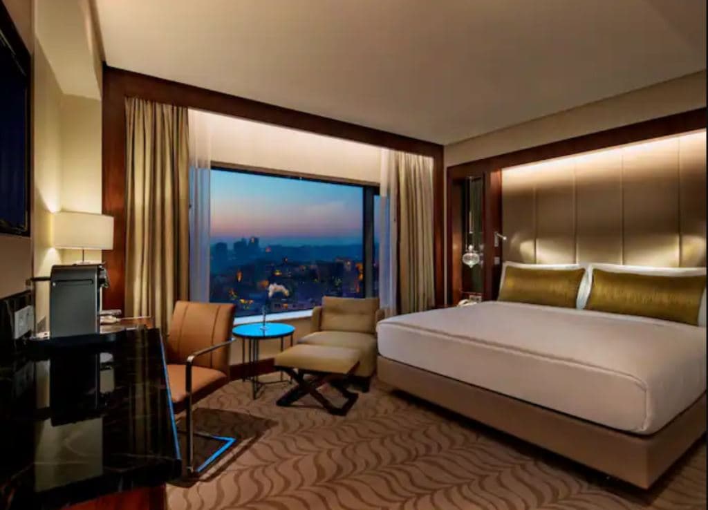 rooms-deluxe-room