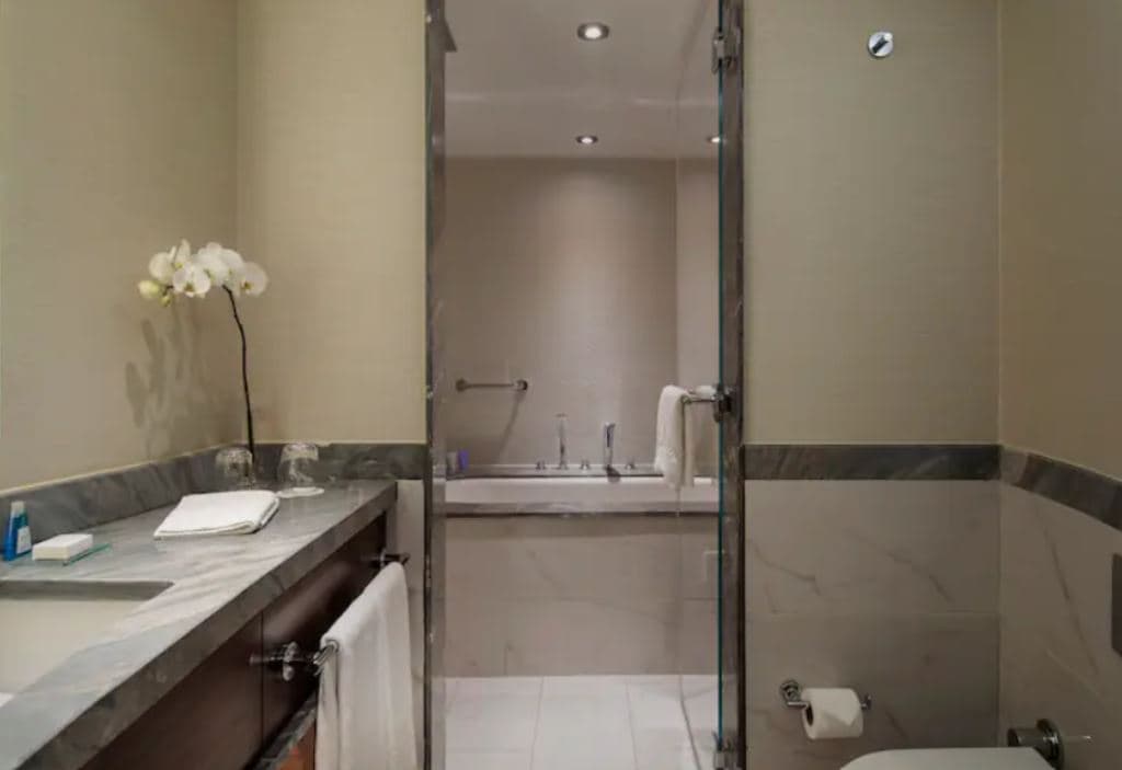 rooms-deluxe-room