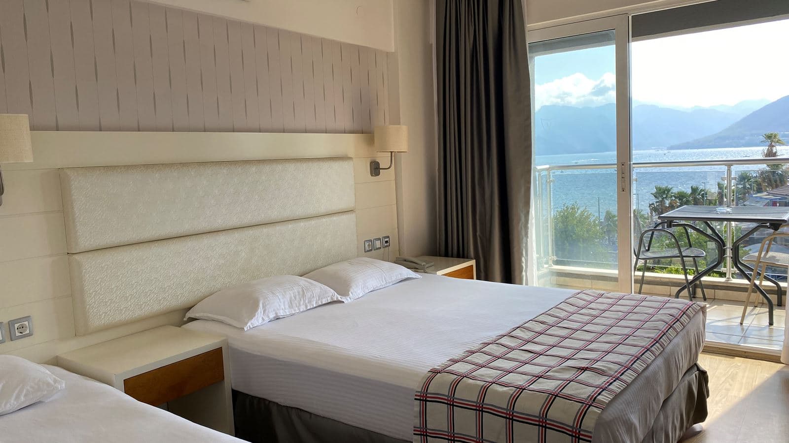 rooms-side-see-view-room