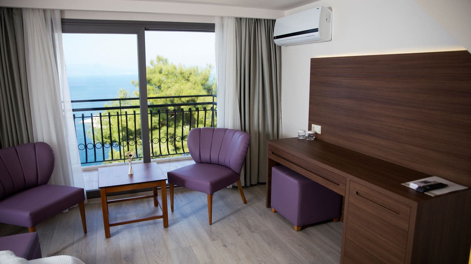 rooms-deluxe-room