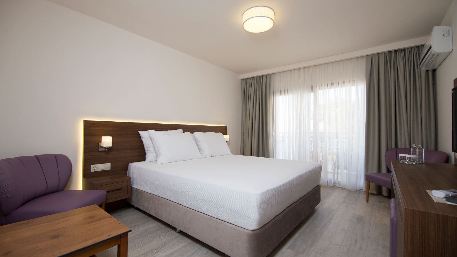 rooms-deluxe-room