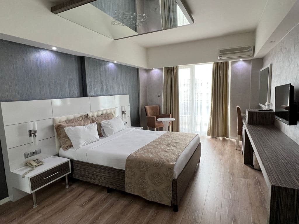 rooms-deluxe-room
