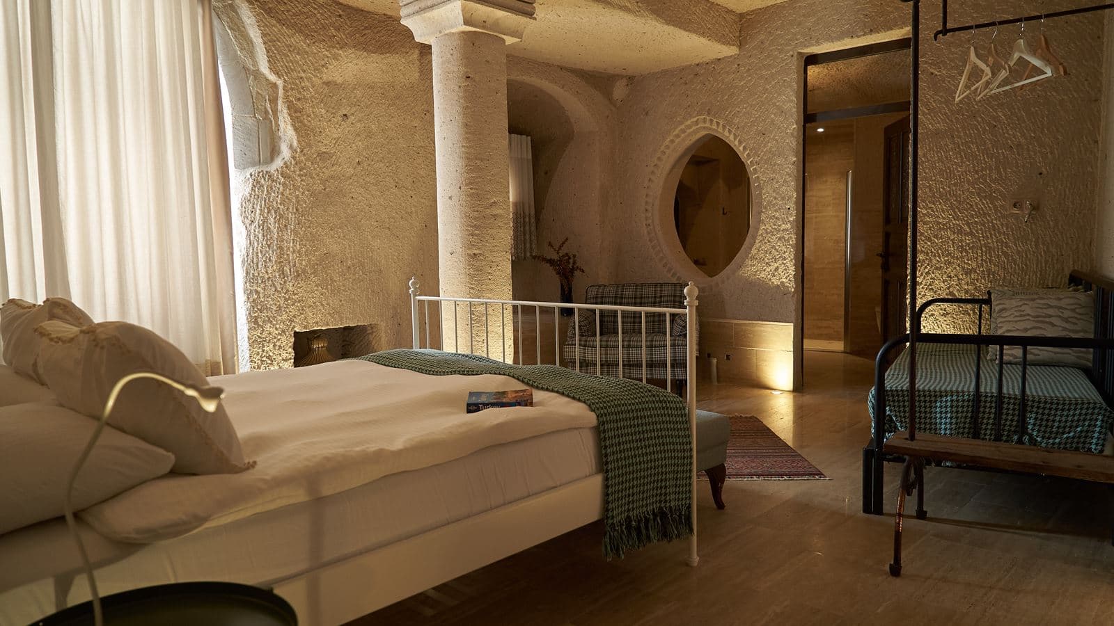 rooms-deluxe-room