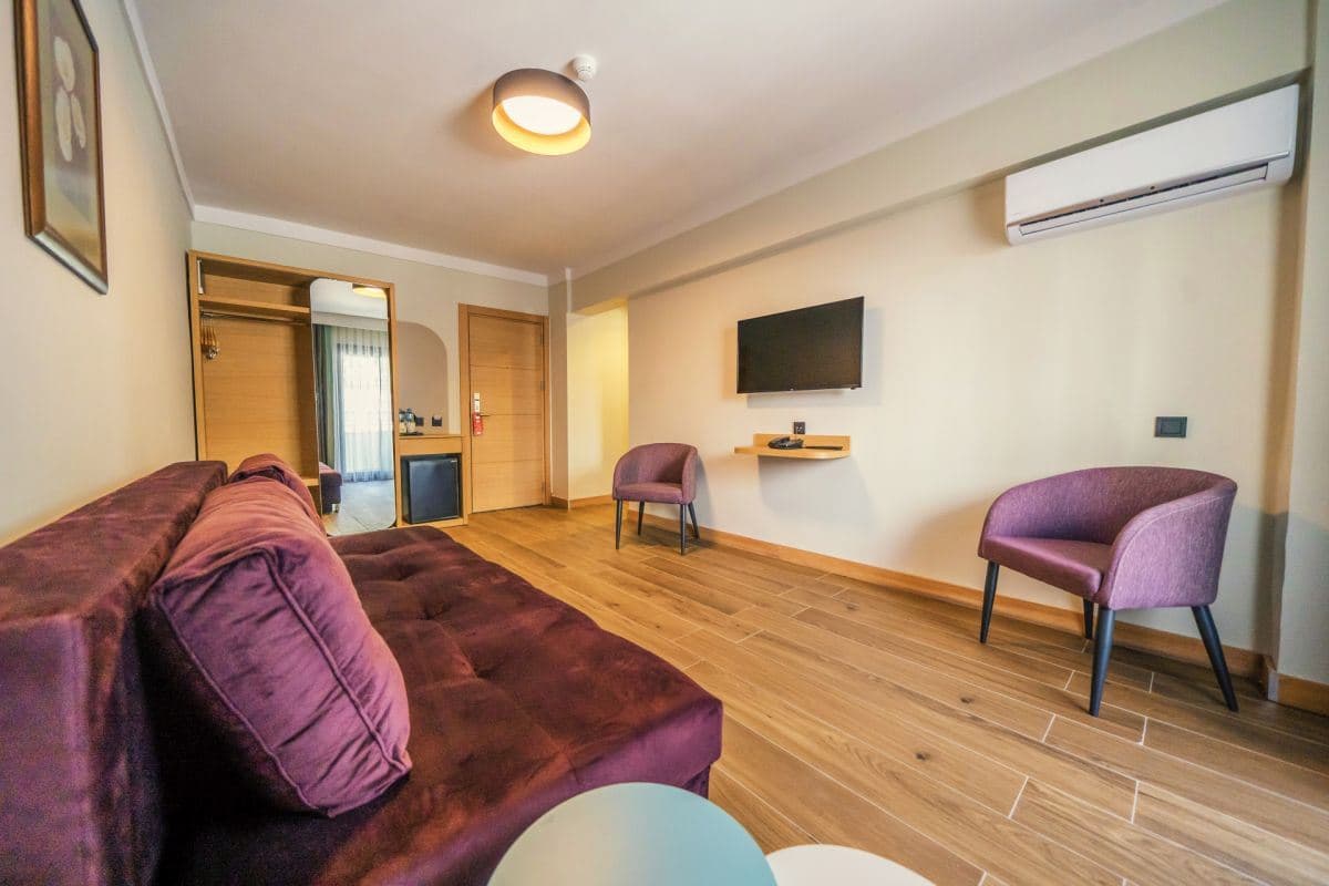 rooms-family-room