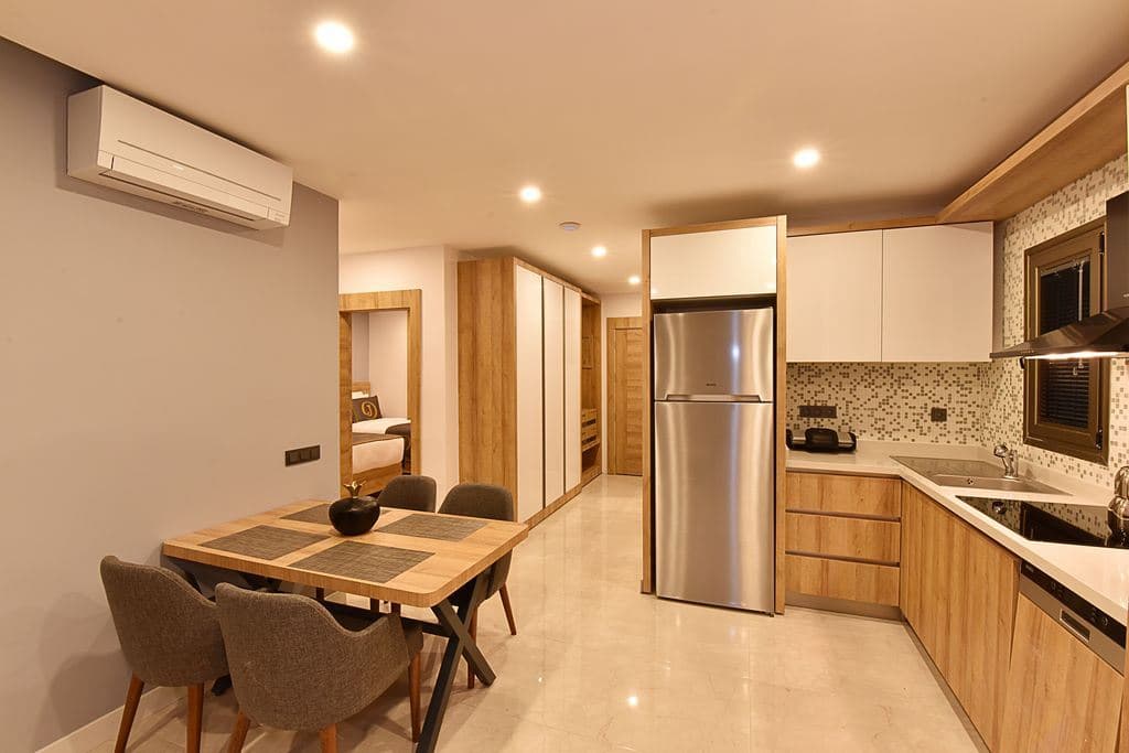 rooms-three-bedroom-apartmentpool-view