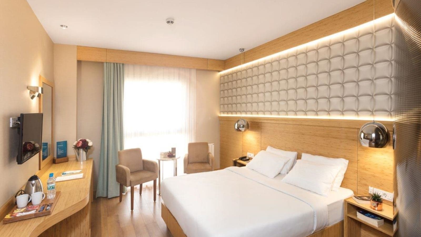rooms-deluxe-room