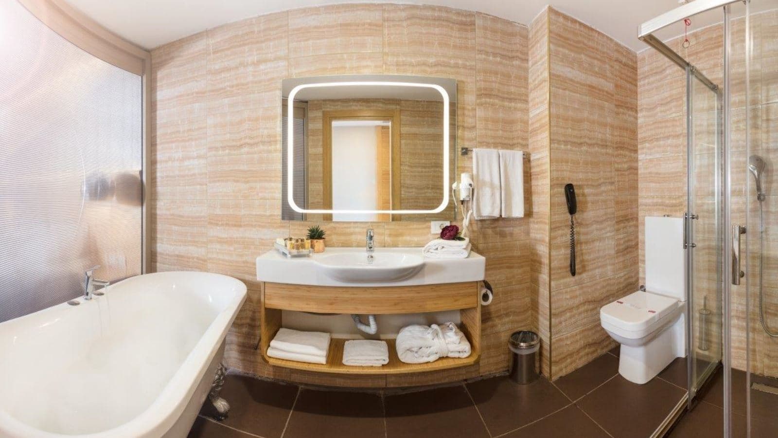 rooms-deluxe-room
