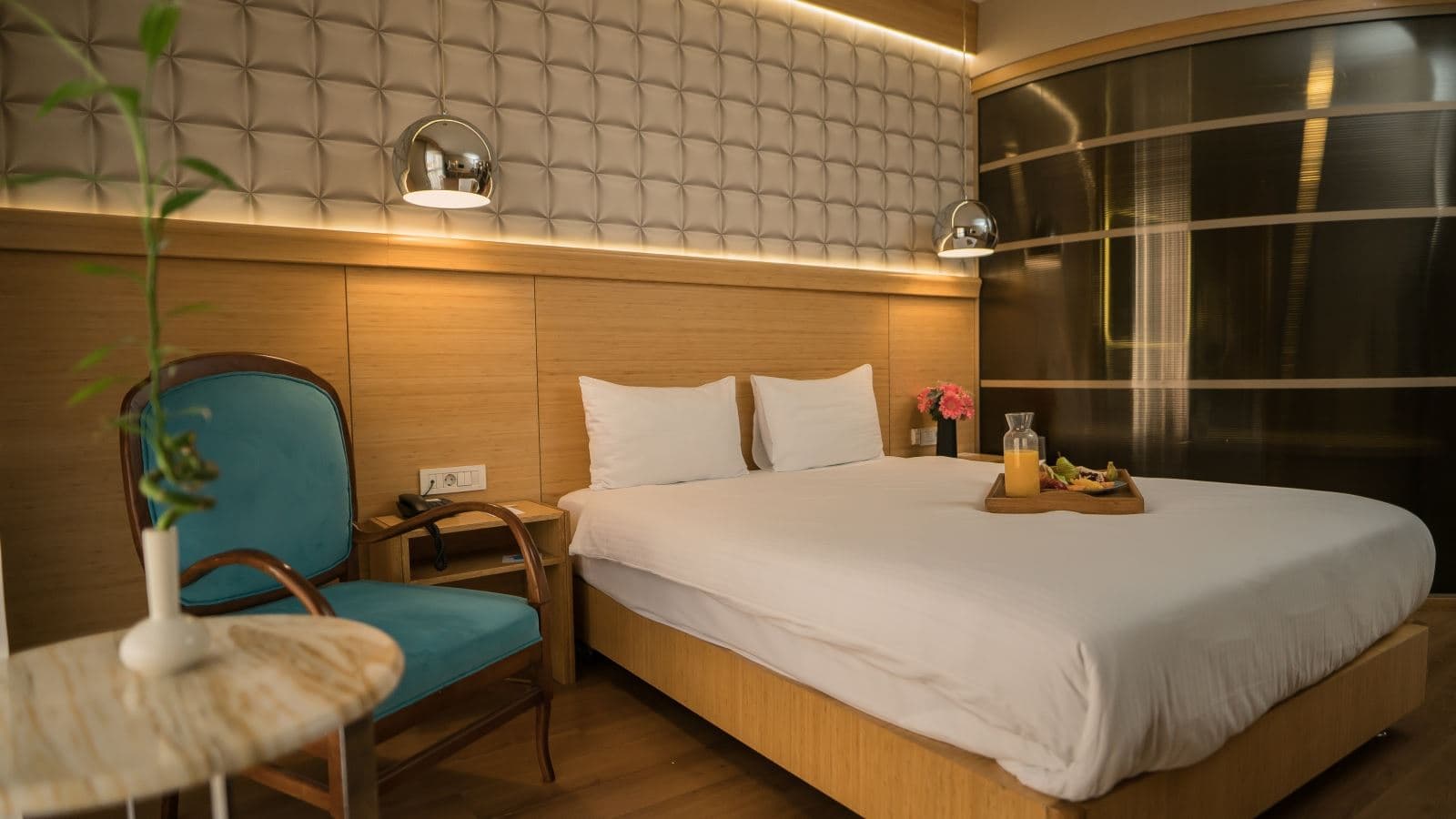 rooms-deluxe-room