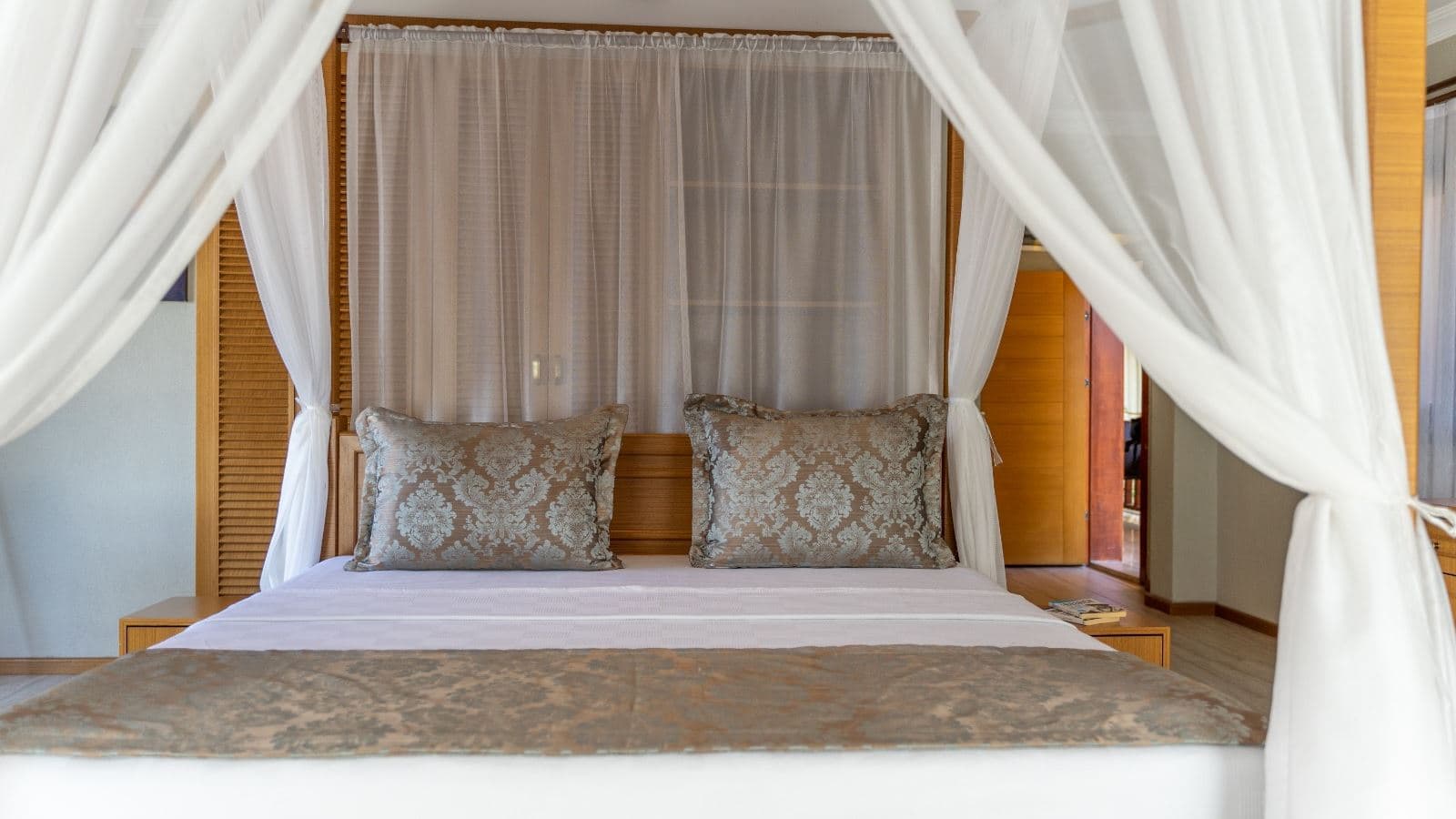 rooms-king-suite
