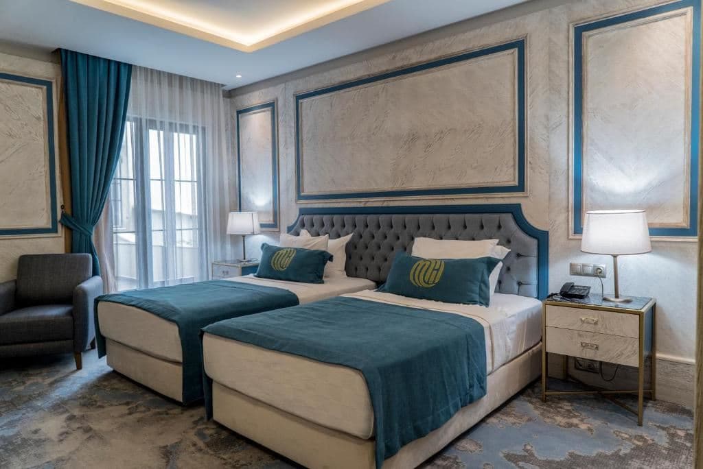 rooms-deluxe-king-room