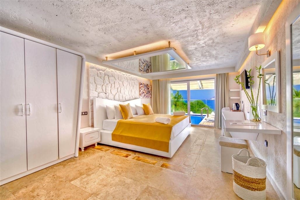 rooms-superior-room